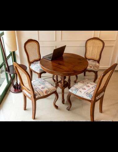 Round Dining Table With Chair